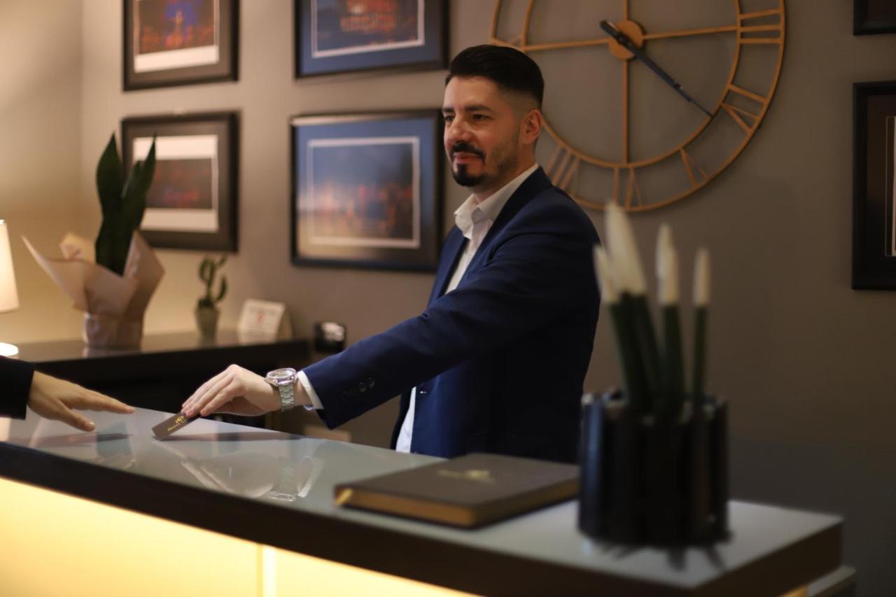 Hotel Opera Pristina Esterno foto