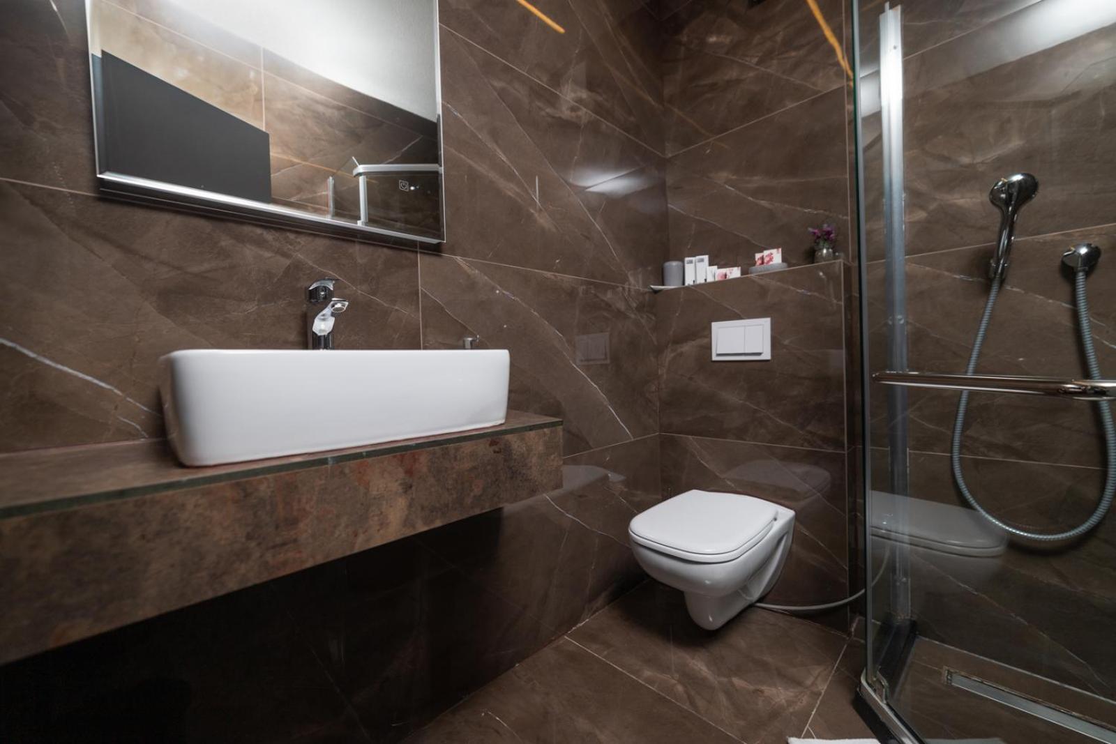 Hotel Opera Pristina Esterno foto