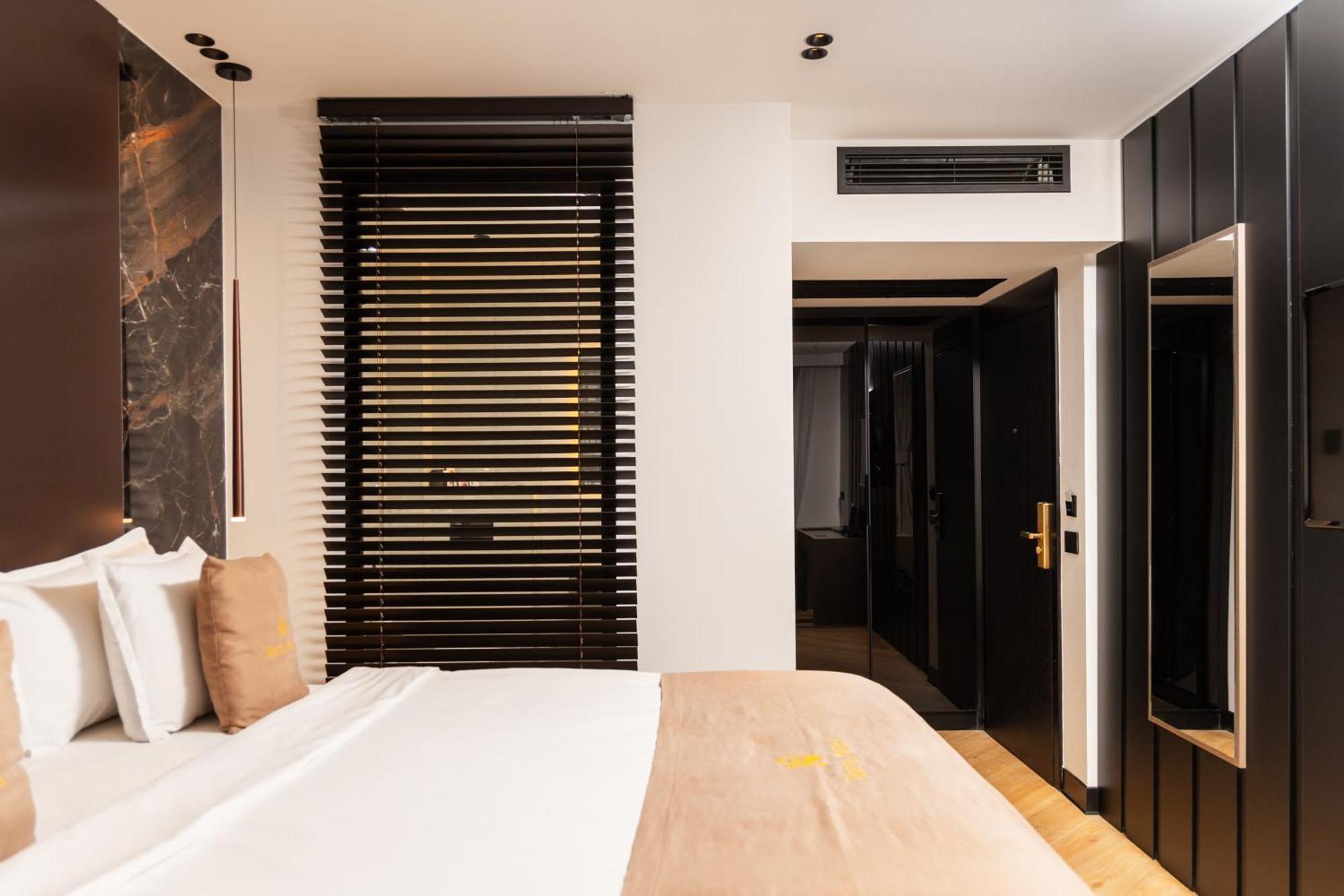 Hotel Opera Pristina Esterno foto