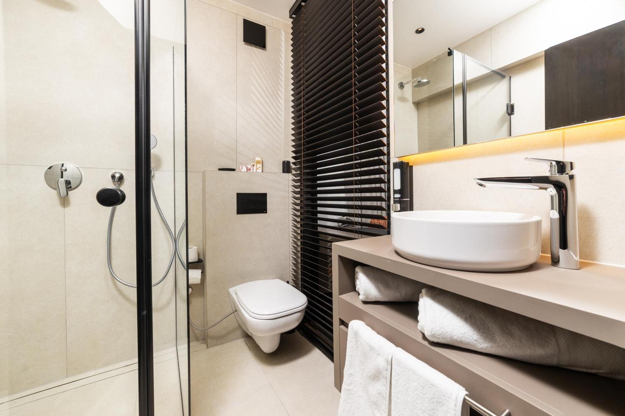 Hotel Opera Pristina Esterno foto