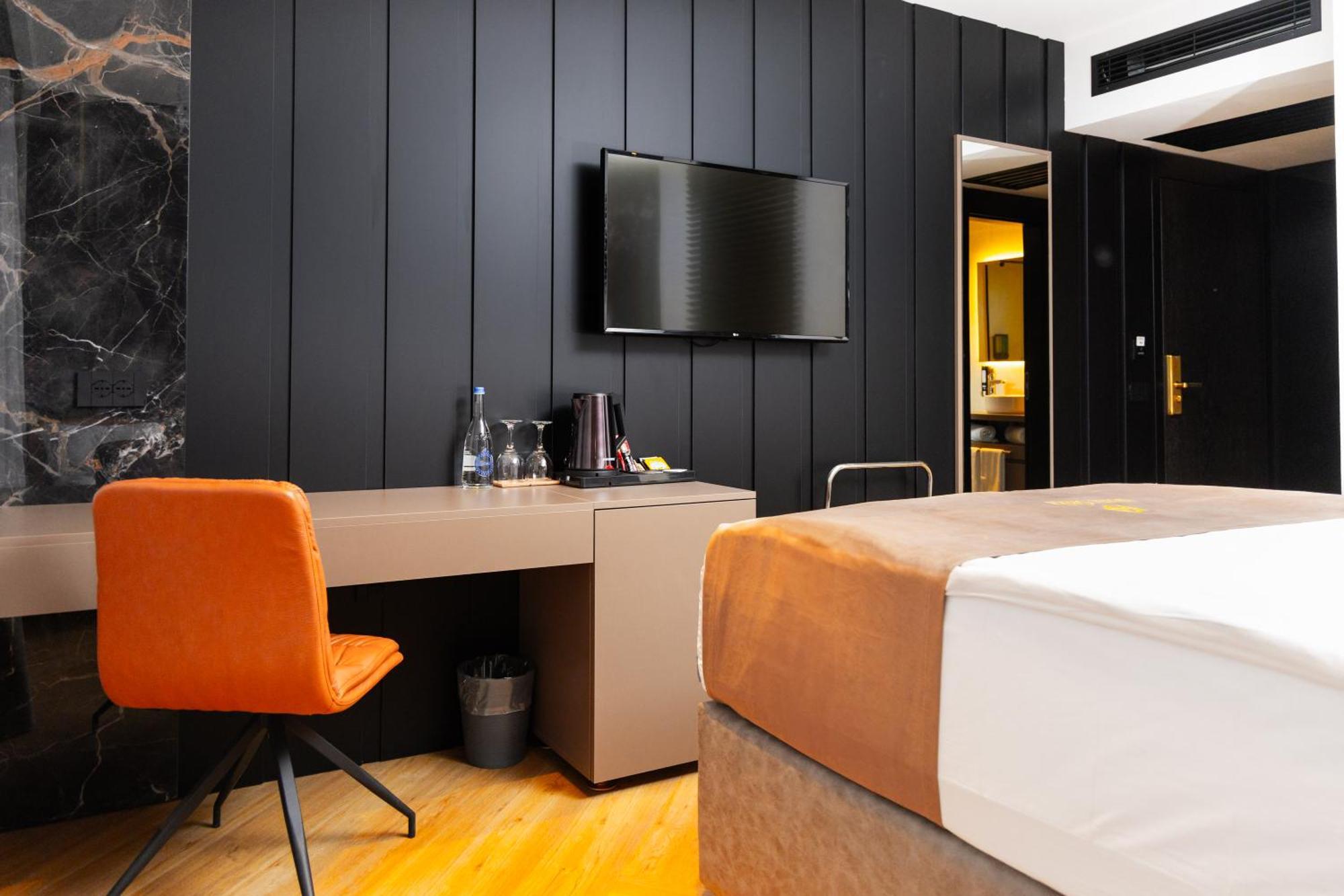 Hotel Opera Pristina Esterno foto